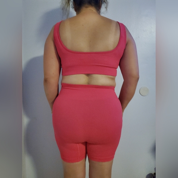 Active wear - Picture 3 of 3